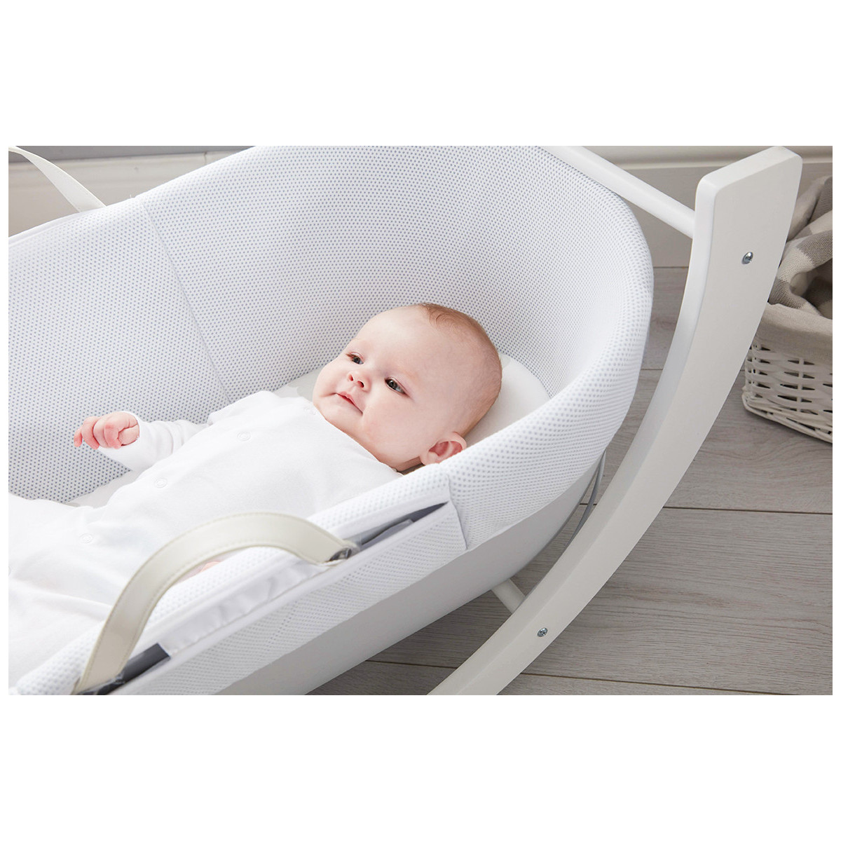 Shnuggle Dreami Moses Basket and Stand In Eucalyptus
